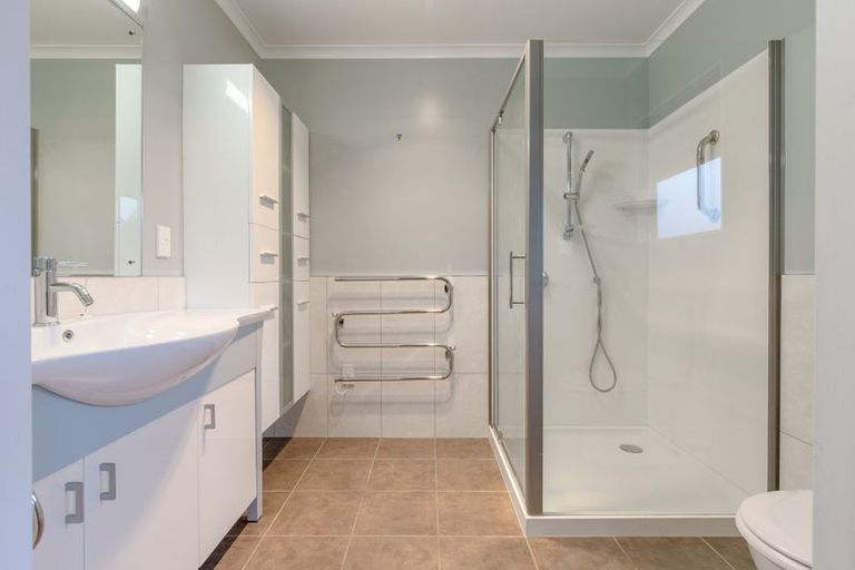 Photo of property in 1 Highgrove Place, Waipukurau, 4200