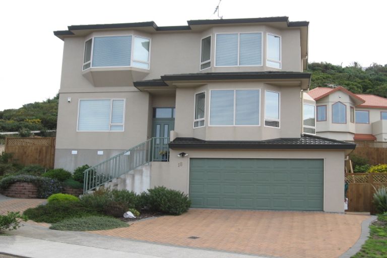 Photo of property in 16 Domett Street, Newlands, Wellington, 6037