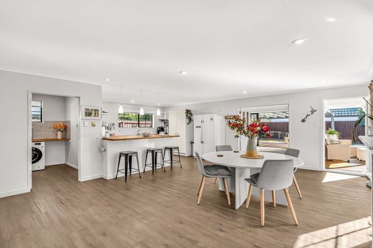 Photo of property in 64 Karnak Crescent, Russley, Christchurch, 8042