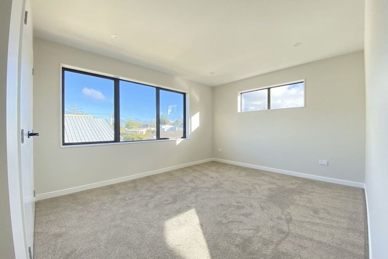 Photo of property in 16d Elliott Avenue, Bayview, Auckland, 0629