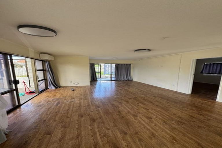 Photo of property in 1/19 College Road, Northcote, Auckland, 0627
