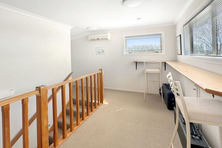 Photo of property in 19 Willowview Drive, Redwood, Christchurch, 8051