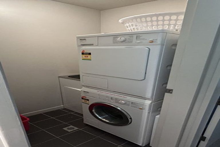 Photo of property in Montreaux Apartments, 4b/164 The Terrace, Wellington Central, Wellington, 6011