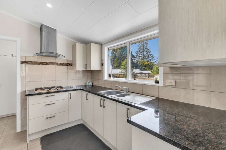 Photo of property in 7 Woodvale Road, Glen Eden, Auckland, 0602