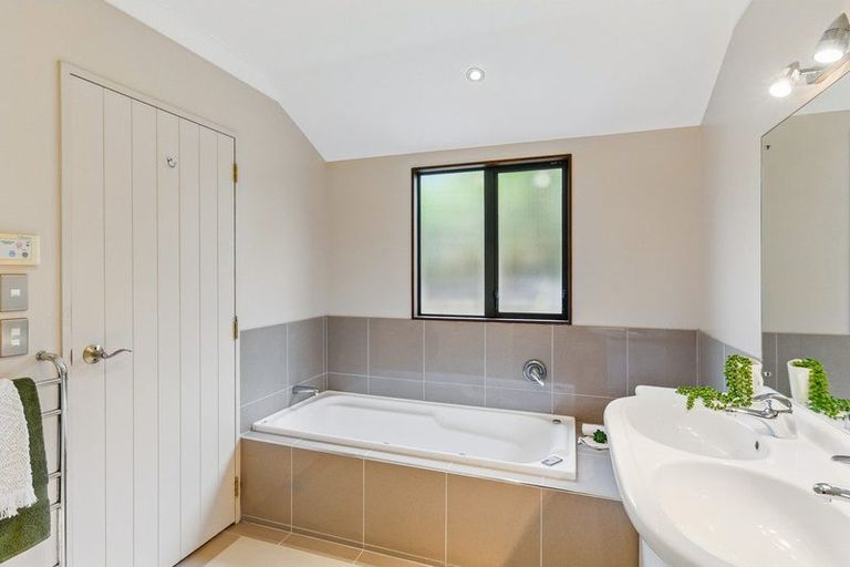 Photo of property in 5 Cadastral Court, Paraparaumu, 5032