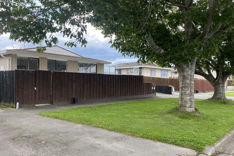 Photo of property in 21 Salford Avenue, Redwood, Christchurch, 8051