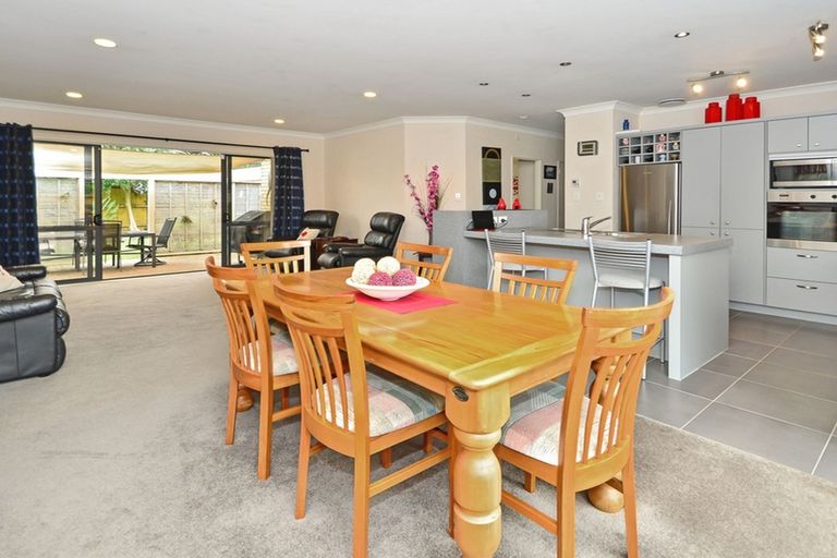 Photo of property in 56 Stranraer Crescent, Wattle Downs, Auckland, 2103
