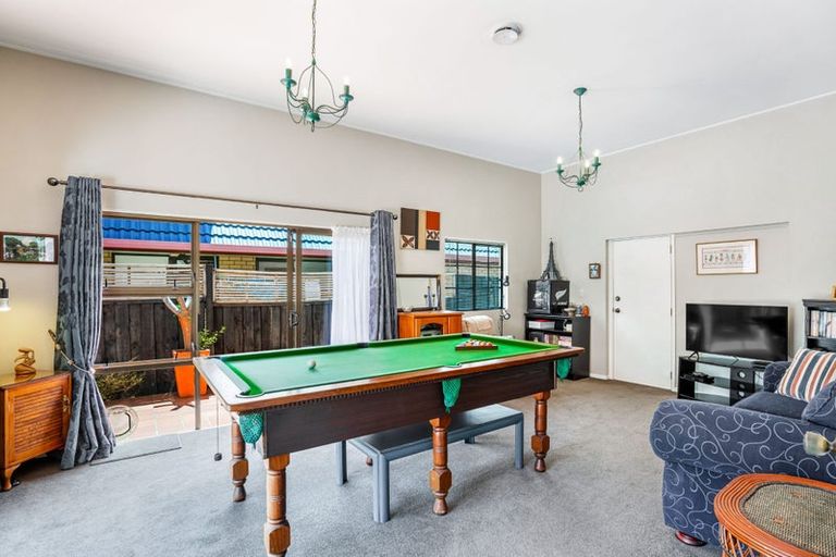 Photo of property in 48 Te Atatu Road, Te Atatu South, Auckland, 0610
