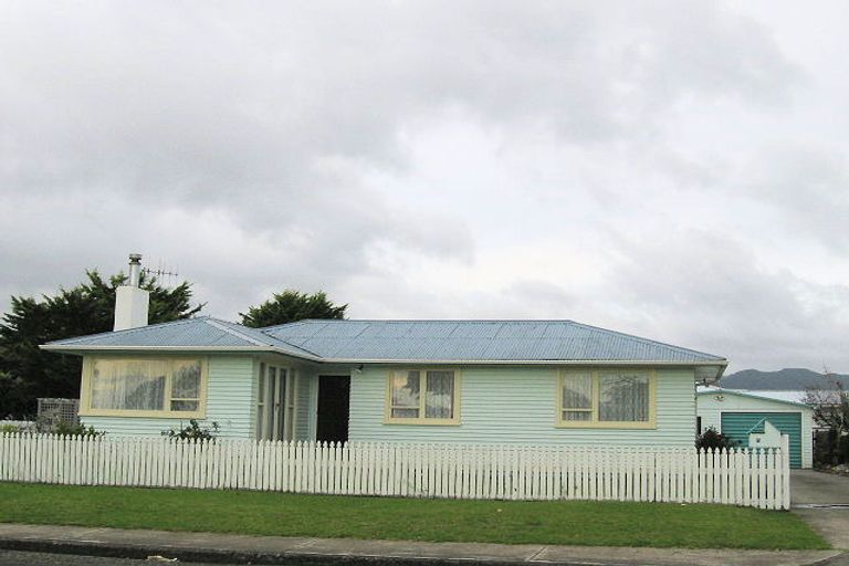 Photo of property in 8 Hadfield Place, Paraparaumu Beach, Paraparaumu, 5032