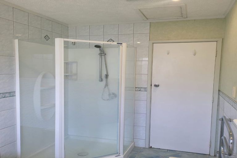 Photo of property in 18 Reynella Drive, Massey, Auckland, 0614