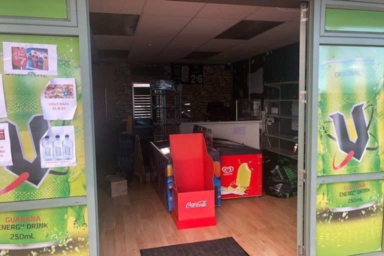 Photo of property in 4/80 Gunner Drive, Te Atatu Peninsula, Auckland, 0610