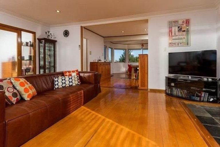 Photo of property in 288 East Coast Road, Forrest Hill, Auckland, 0620
