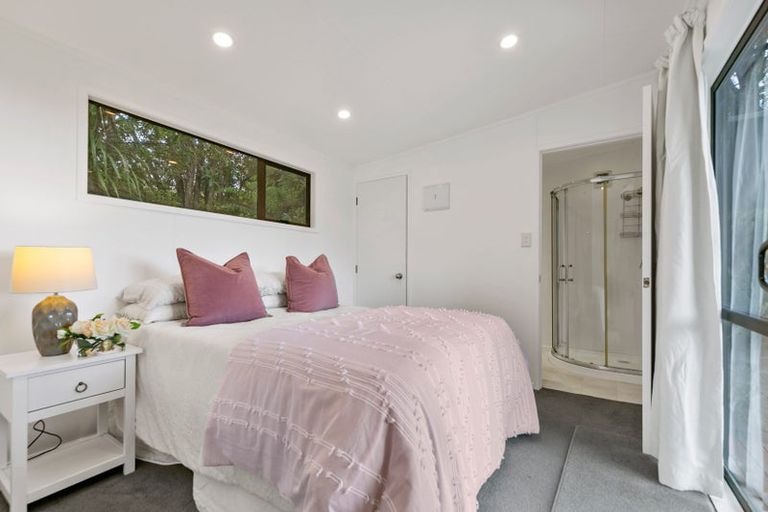 Photo of property in 91 Mountain Road, Henderson Valley, Auckland, 0612