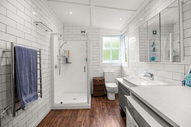 Photo of property in 18 Bracken Street, New Plymouth, 4310