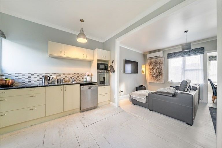 Photo of property in 52 Durham Crescent, Fairfield, Lower Hutt, 5011