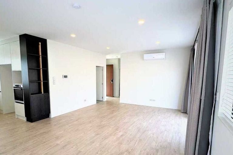 Photo of property in 12 William Calvert Drive, Swanson, Auckland, 0614