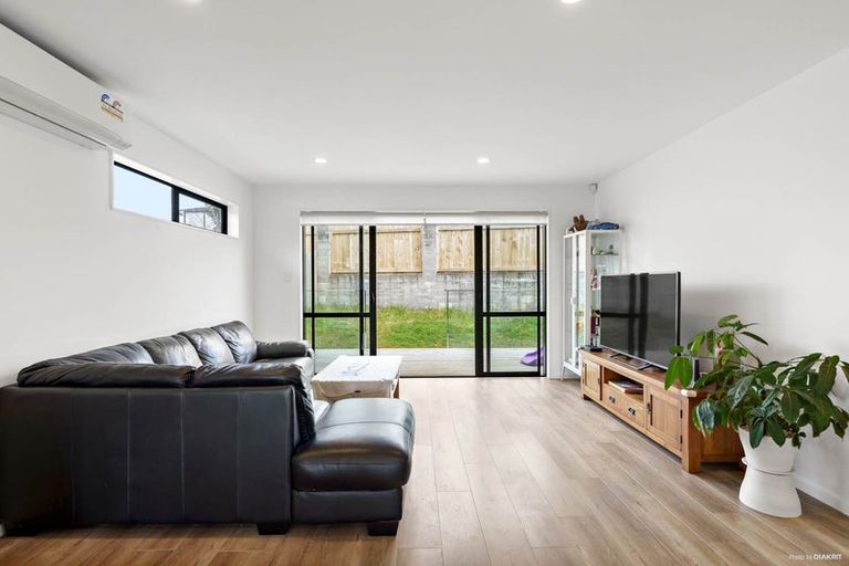 Photo of property in 22b Thornlow Street, Glendene, Auckland, 0602