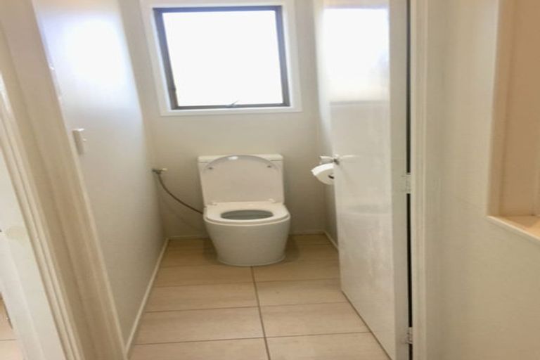 Photo of property in 162 Luckens Road, West Harbour, Auckland, 0618