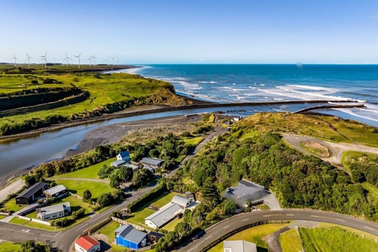 Photo of property in 9 Beach Road, Patea, 4520