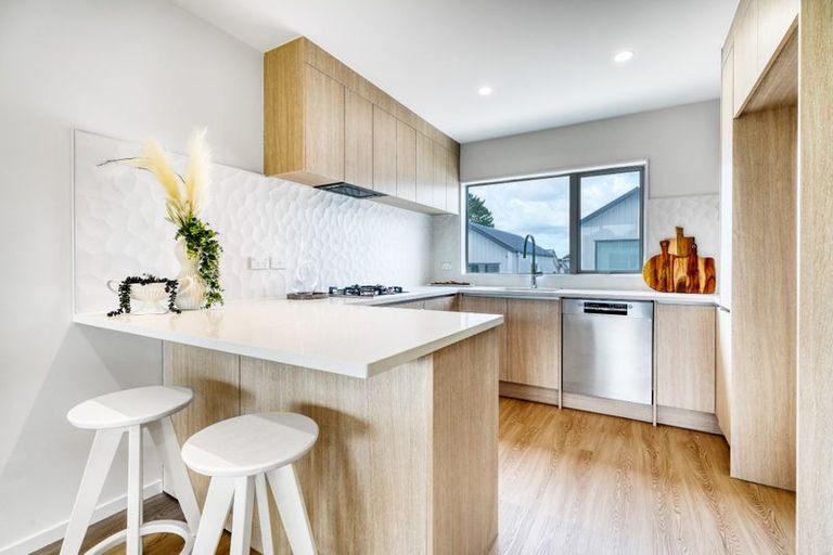 Photo of property in 21c Granville Drive, Massey, Auckland, 0614