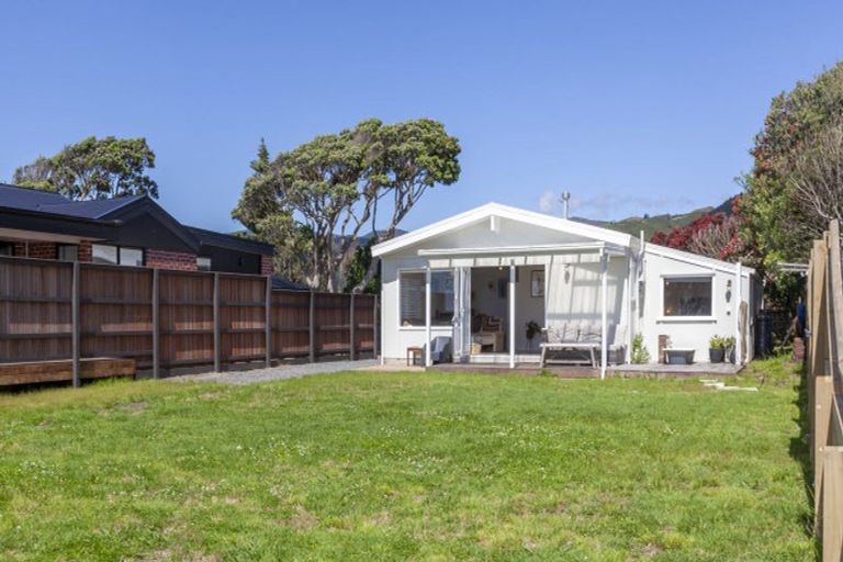 Photo of property in 39 Aperahama Street, Paekakariki, 5034