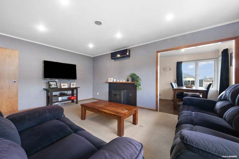 Photo of property in 31 Durham Street, Te Atatu Peninsula, Auckland, 0610