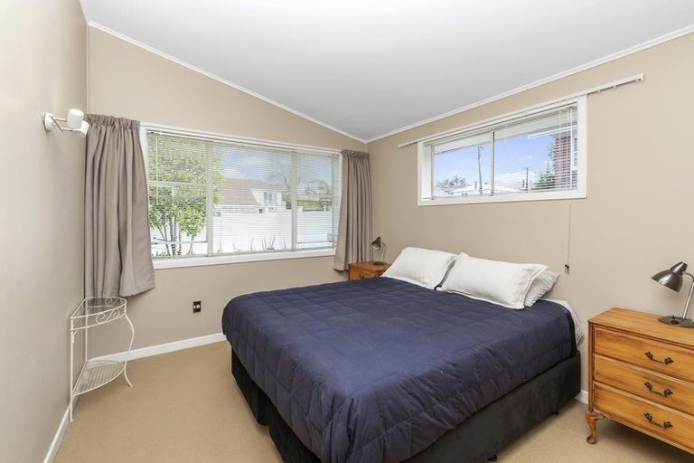 Photo of property in 2 Merchant Avenue, Te Atatu South, Auckland, 0610