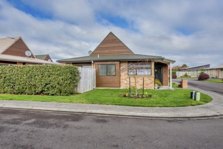 Photo of property in Rangeview Villas, 10/9 Fuller Close, Levin, 5510