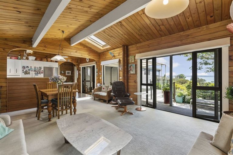 Photo of property in 22 Kathy Terrace, Stanmore Bay, Whangaparaoa, 0932