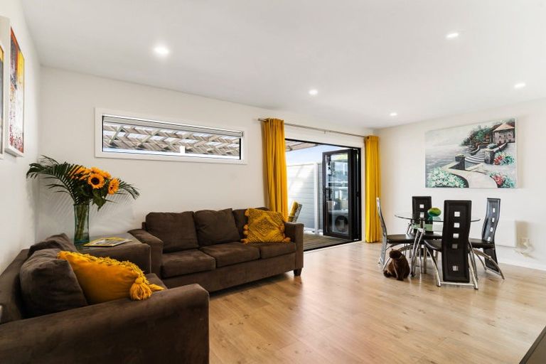 Photo of property in 2/9 Lancaster Road, Beach Haven, Auckland, 0626
