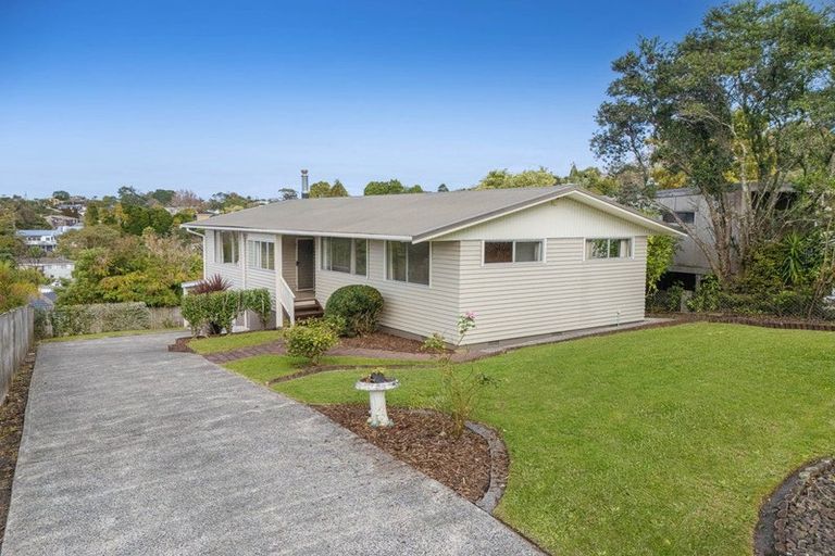 Photo of property in 12 Finn Place, Totara Vale, Auckland, 0629