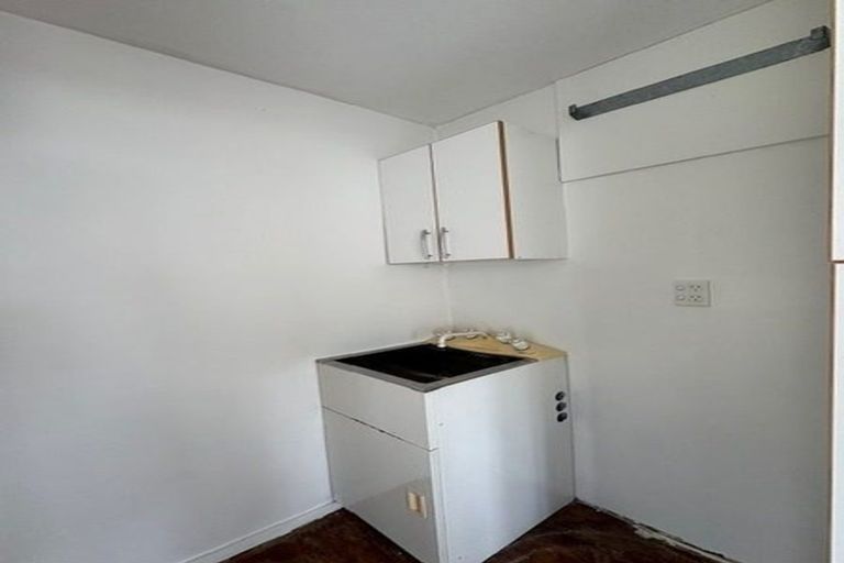 Photo of property in 12 Sullivan Avenue, Mangere Bridge, Auckland, 2022