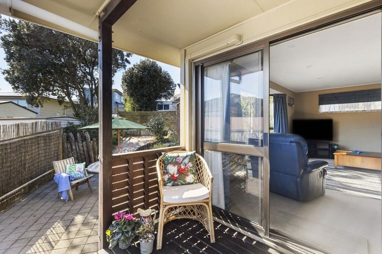 Photo of property in 3 Dart Crescent, Island Bay, Wellington, 6023