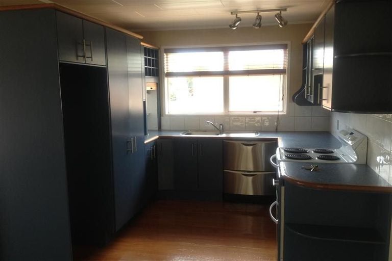 Photo of property in 18 Pipitea Place, Massey, Auckland, 0614