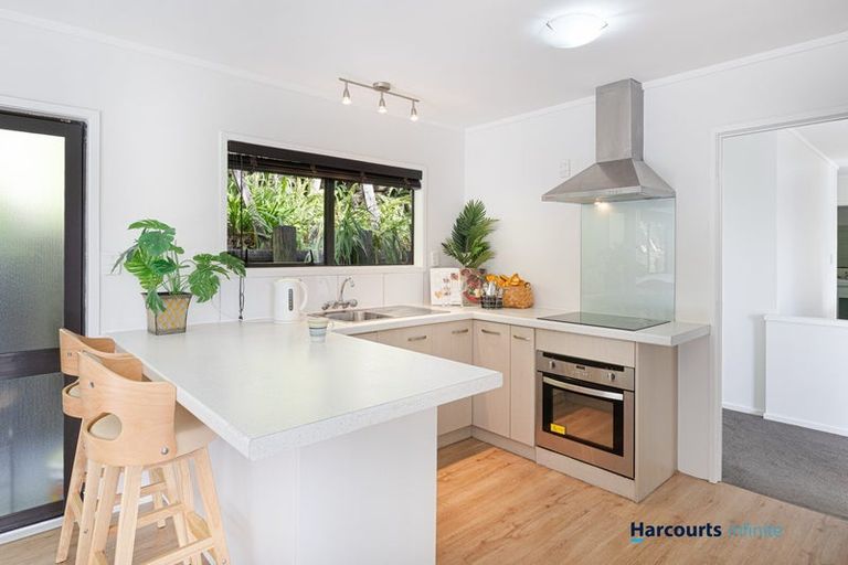 Photo of property in 2/27 Flavia Close, Torbay, Auckland, 0630