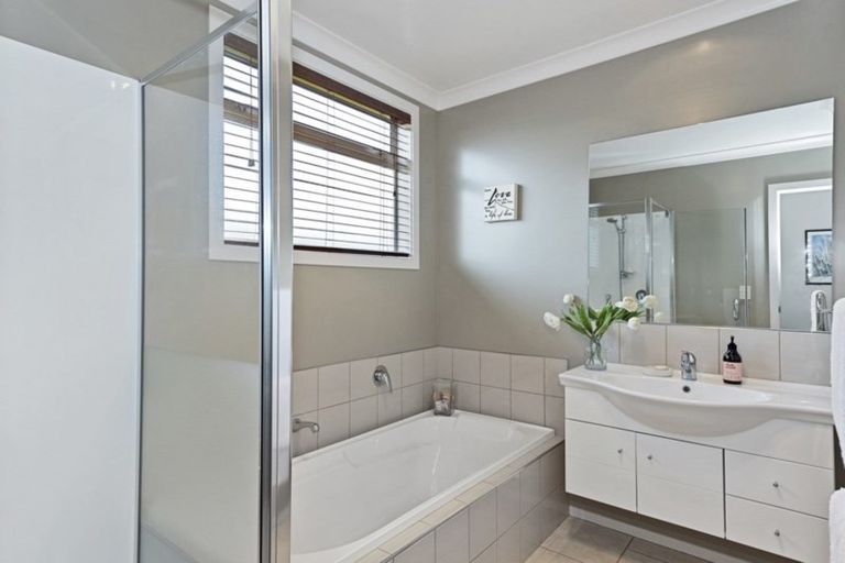 Photo of property in 5 Oldfield Court, Huntington, Hamilton, 3210