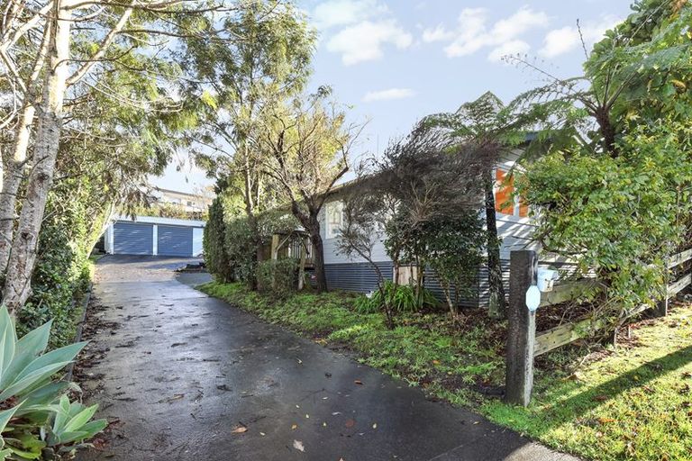 Photo of property in 3 Kemp Road, Massey, Auckland, 0614