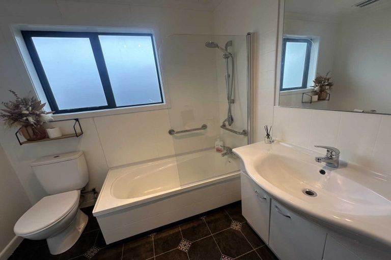 Photo of property in 130 Cunningham Crescent, Grasmere, Invercargill, 9810
