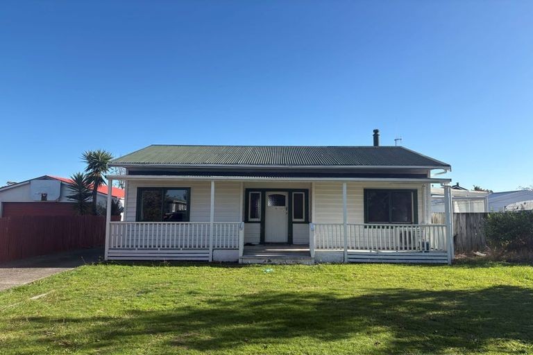 Photo of property in 16 Botanical Road, Takaro, Palmerston North, 4412