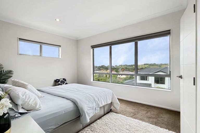 Photo of property in 49 South Kensington Way, Henderson, Auckland, 0612
