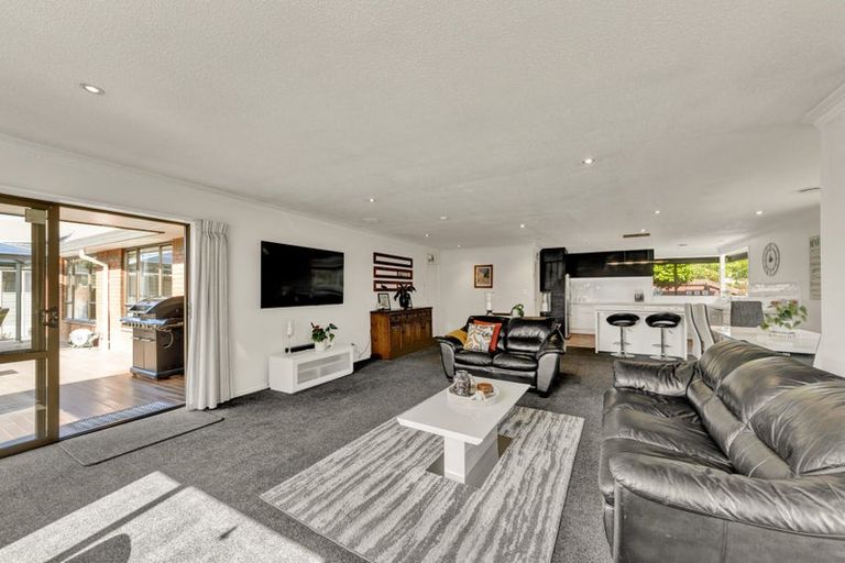 Photo of property in 14 Creese Place, Redwood, Christchurch, 8051