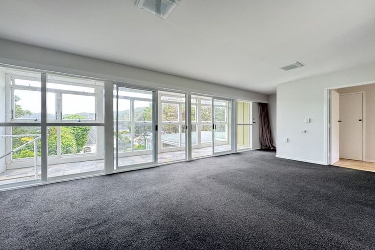 Photo of property in 1/3 Torwood Road, Khandallah, Wellington, 6035