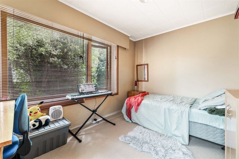 Photo of property in 60 Royal View Road, Te Atatu South, Auckland, 0610