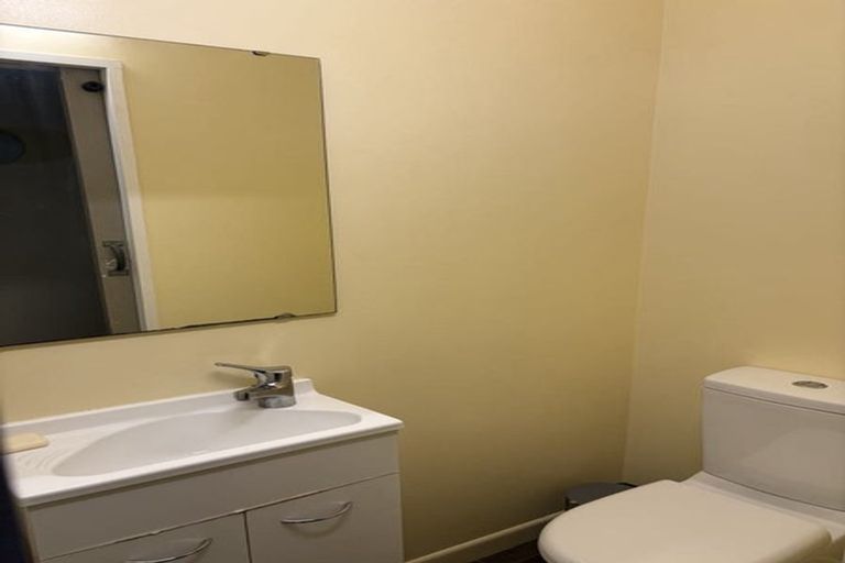 Photo of property in 80 Queens Drive, Lyall Bay, Wellington, 6022