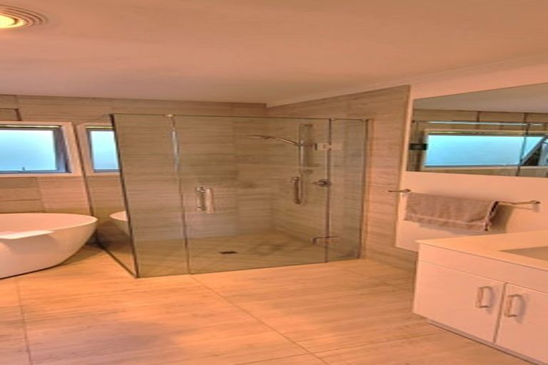 Photo of property in 28 Veale Road, Frankleigh Park, New Plymouth, 4310