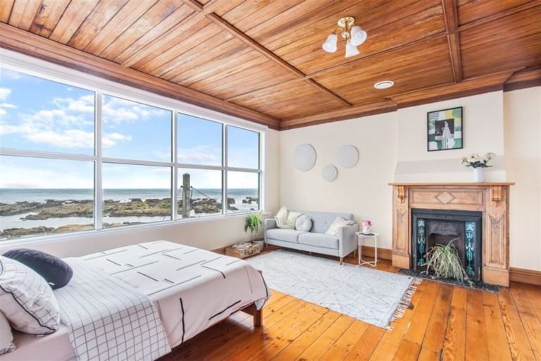 Photo of property in 346 The Esplanade, Island Bay, Wellington, 6023