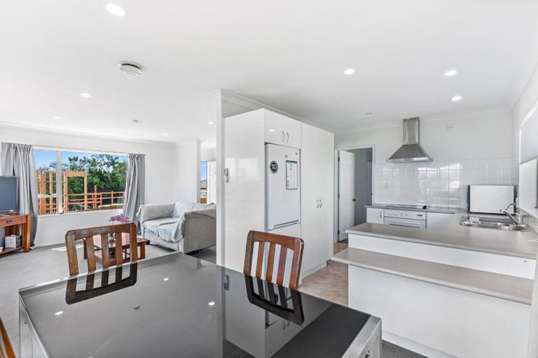 Photo of property in 35e Edmonton Road, Henderson, Auckland, 0612