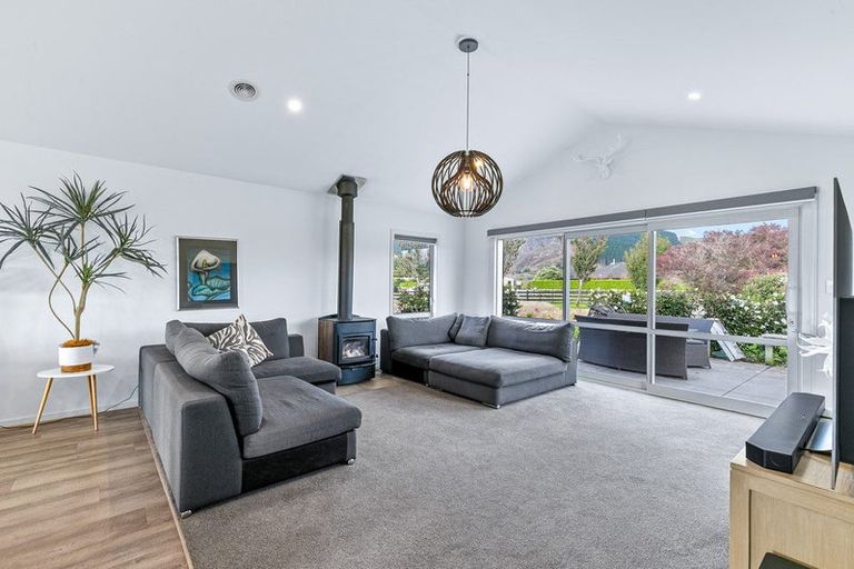 Photo of property in 76 Pohutukawa Drive, Levin, 5571