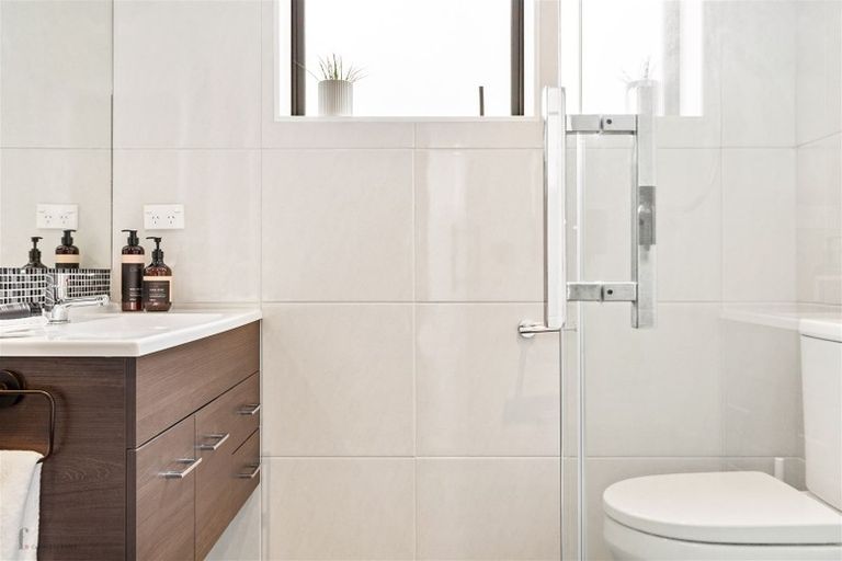 Photo of property in 215 Hobsonville Point Road, Hobsonville, Auckland, 0616