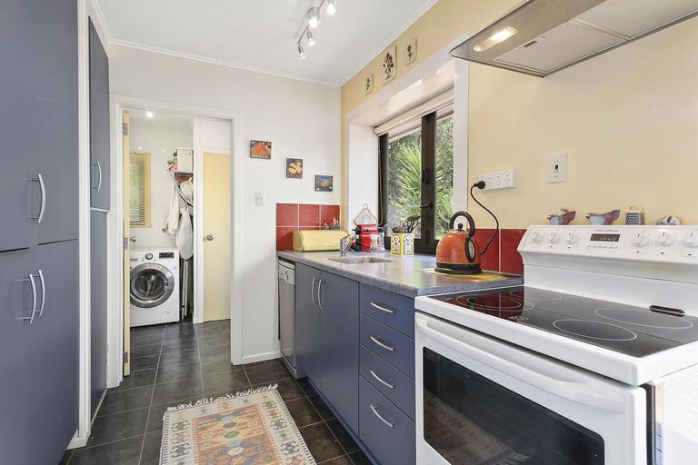 Photo of property in 73 Stottholm Road, Titirangi, Auckland, 0604